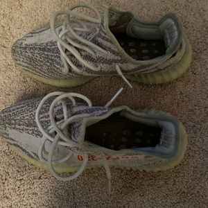 Yezzy size 8( men or women)